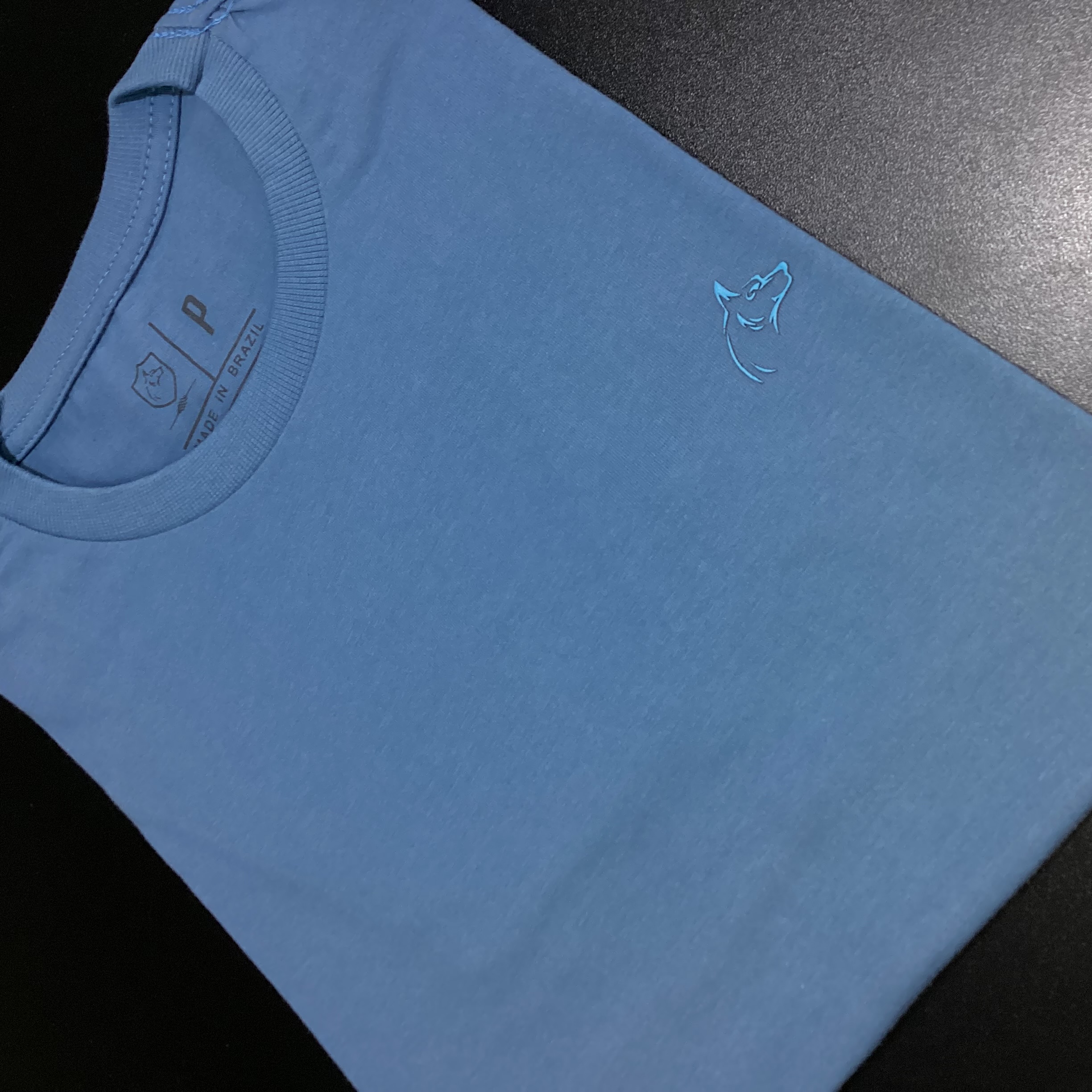 Foto 2 de CAMISA PERUANA BÁSICA LOBO