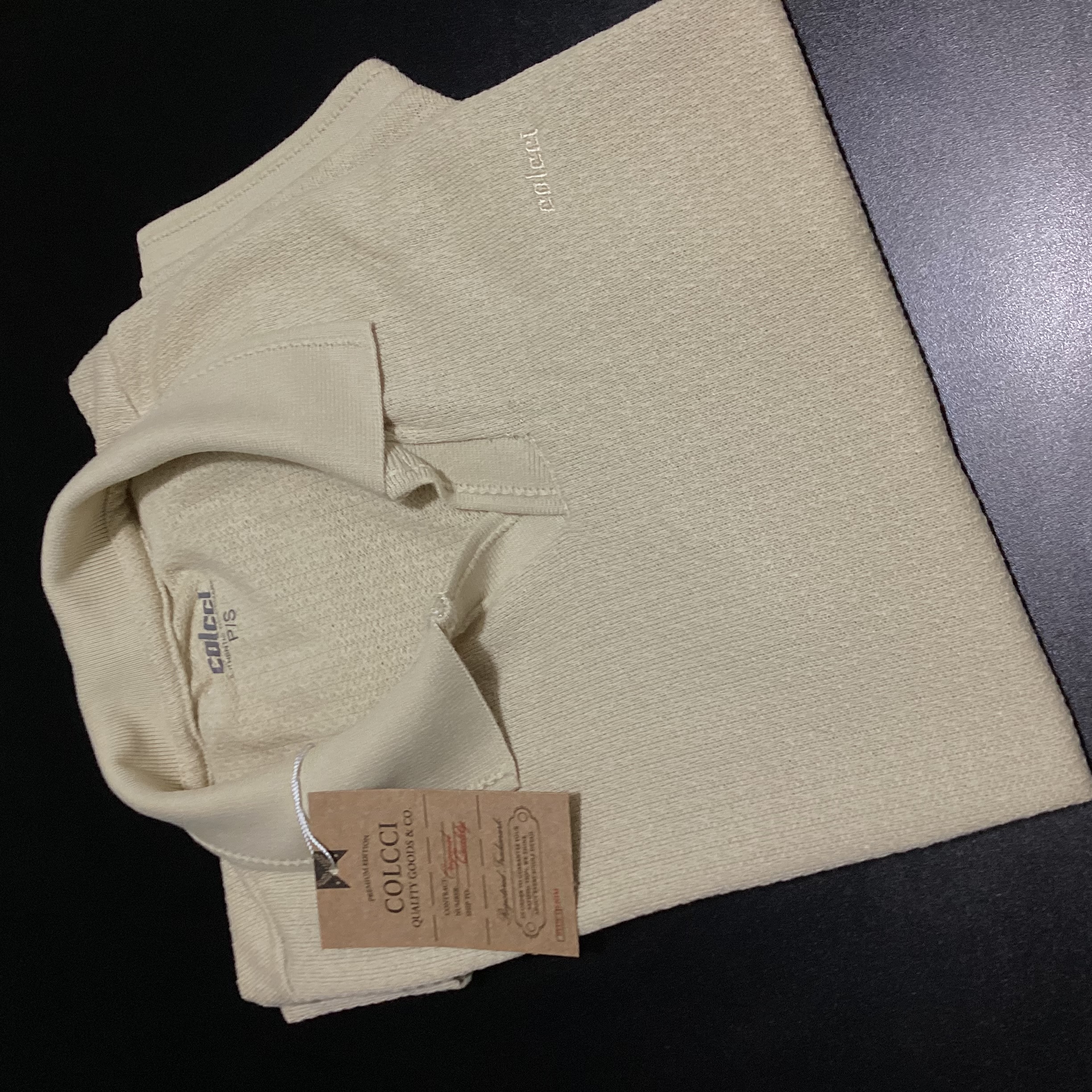 CAMISA POLO GOLA V TEXTURIZADA COLCCI