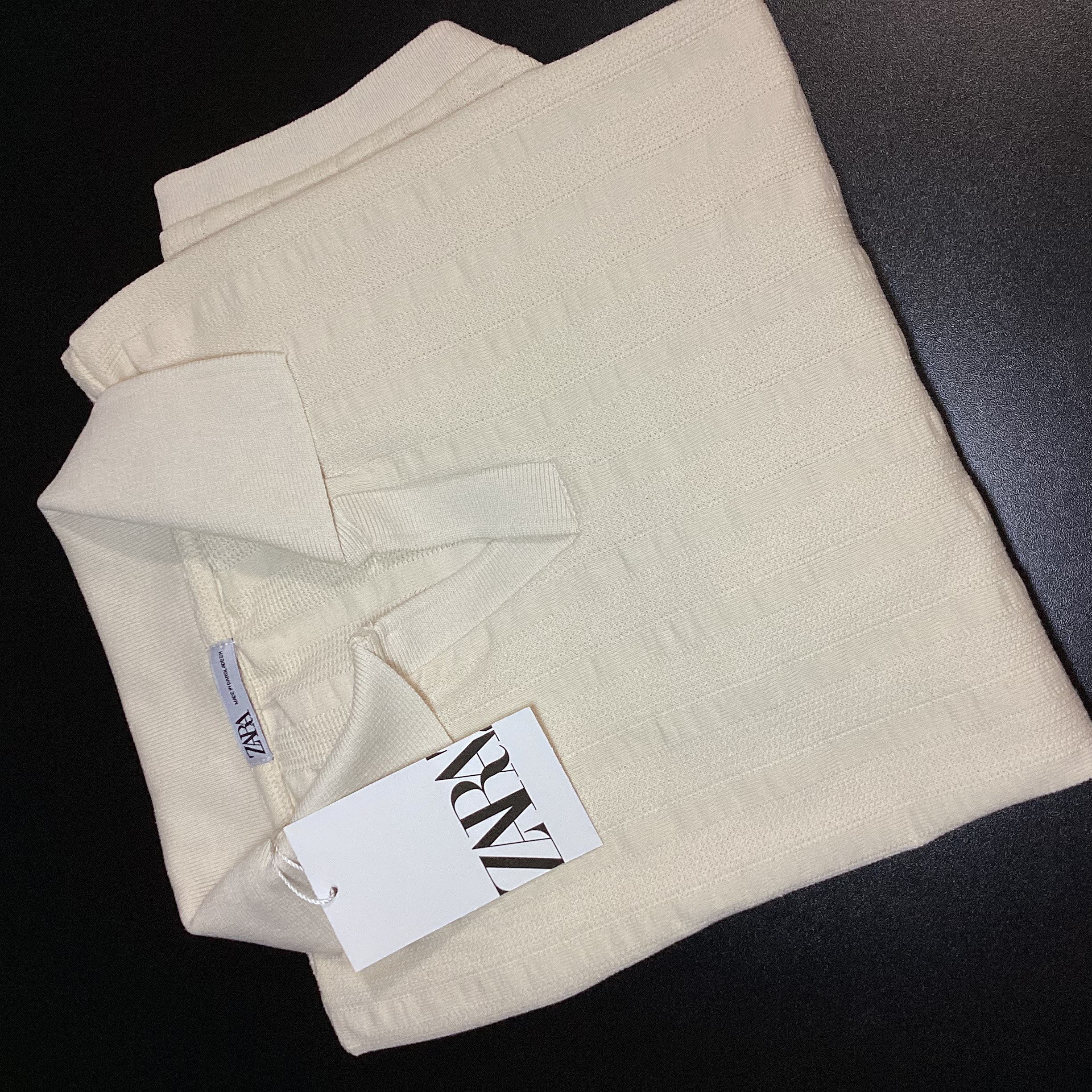 Foto 1 de CAMISA POLO TEXTURIZADA GOLA V ZARA