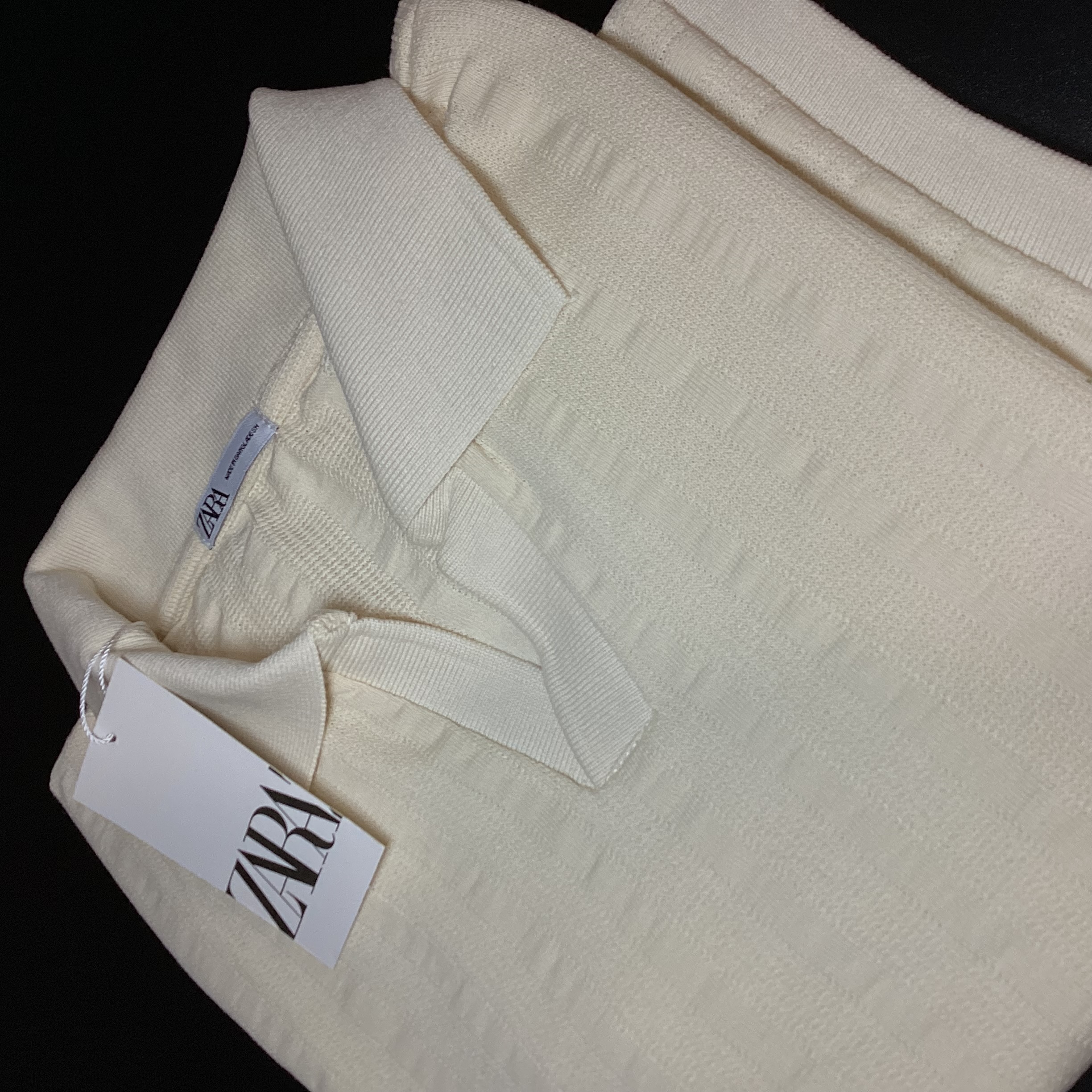 Foto 2 de CAMISA POLO TEXTURIZADA GOLA V ZARA